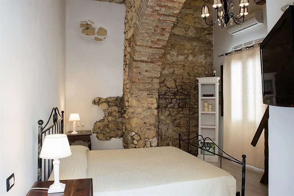 Konukevi Via Garibaldi 120 Otel Cagliari