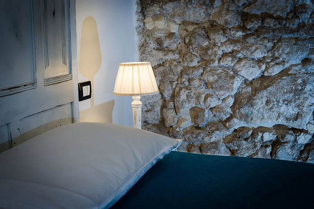 Konukevi Via Garibaldi 120 Otel Cagliari